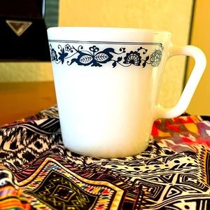 Vintage Pyrex ceramic old town blue onion print coffee mug